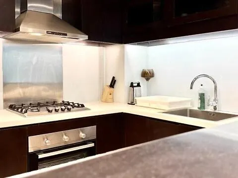 Homes2Retreat - Stylish 2Br Apartment In Prime Downtown Spot Dubai 0*,  United Arab Emirates